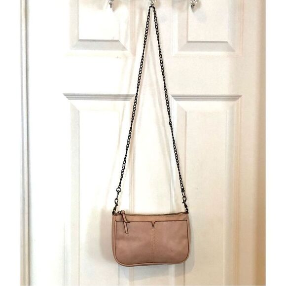 UNBRANDED - Textured Faux Leather Crossbody in Blush Pink. New Gunmetal Chain - Picture 10 of 14